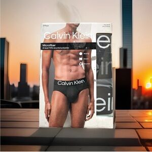 Calvin Klein Men's 3 Pack Microfiber Hip Brief Size M Underwear Polyester